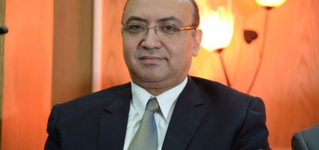 الدكتور محمد عطية عميد كلية الطب جامعة المنصورة