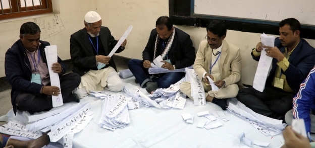 فرز الأصوات في الانتخابات ببنجلاديش