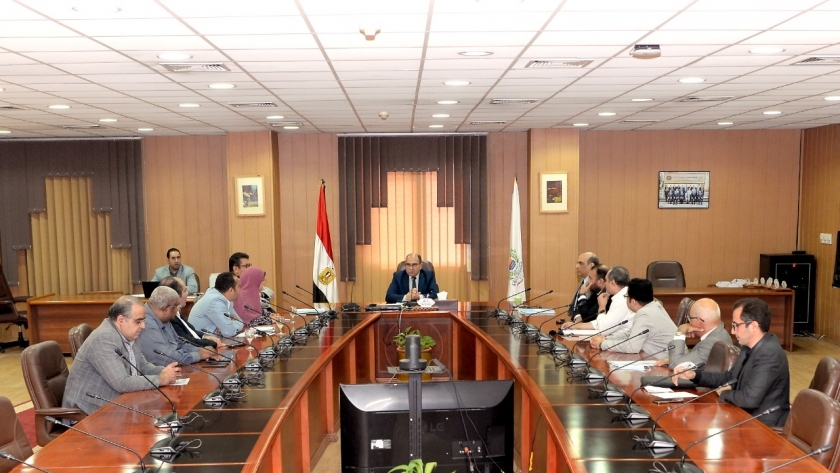 اجتماع رئيس جامعة المنصورة