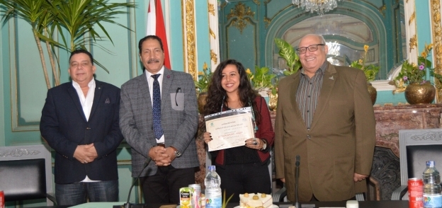 جانب من فعاليات تكريم المشاركين بمنتدى الشباب بجامعة عين شمس