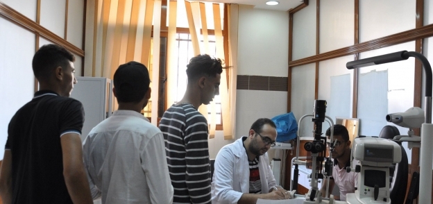 بدء توقيع الكشف الطبي الشامل على الطلاب الجدد بجامعة كفر الشيخ