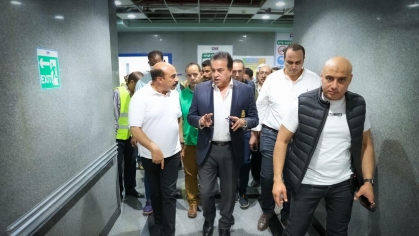 وزير الصحة يتفقد مستشفى «دراو» المركزي ويوجه بسرعة الانتهاء من أعمال التطوير