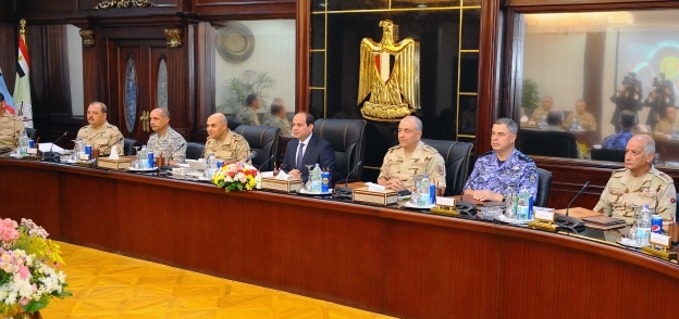 الرئيس خلال اجتماع المجلس الأعلى للقوات المسلحة