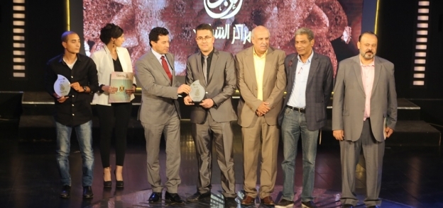 د.أشرف صبحي يوزع جوائز مهرجان إبداع مراكز الشباب على الفائزين