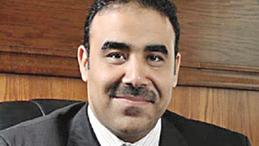 الدكتور هشام الغزالى، عضو اللجنة القومية لعلاج الأورام، مدير مركز أبحاث طب عين شمس