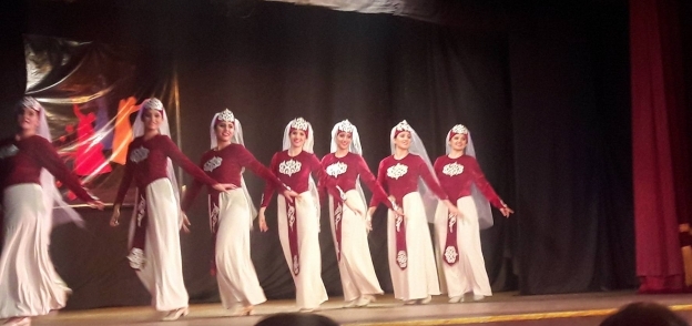 بالصور| 20 رقصة أرمنية على مسرح الهوسابير في الذكرى 101 للإبادة