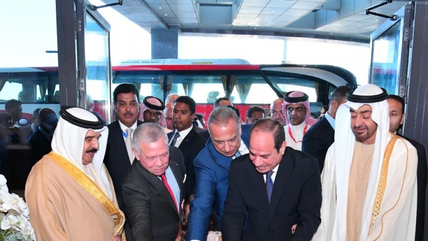 الرئيس السيسي وضيوف مصر في جولة بالعلمين