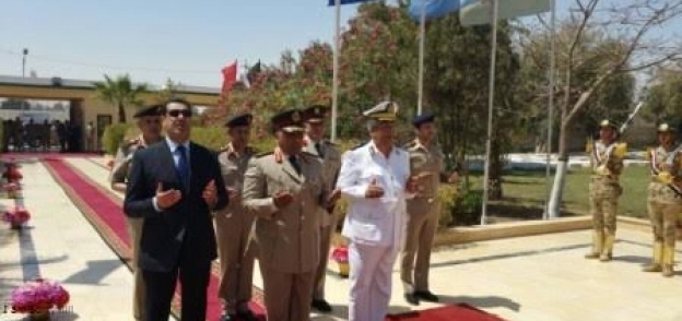 مدير أمن أسيوط يضع اكليل الزهور على قبر الجندى المجهول فى ذكرى تحرير سيناء