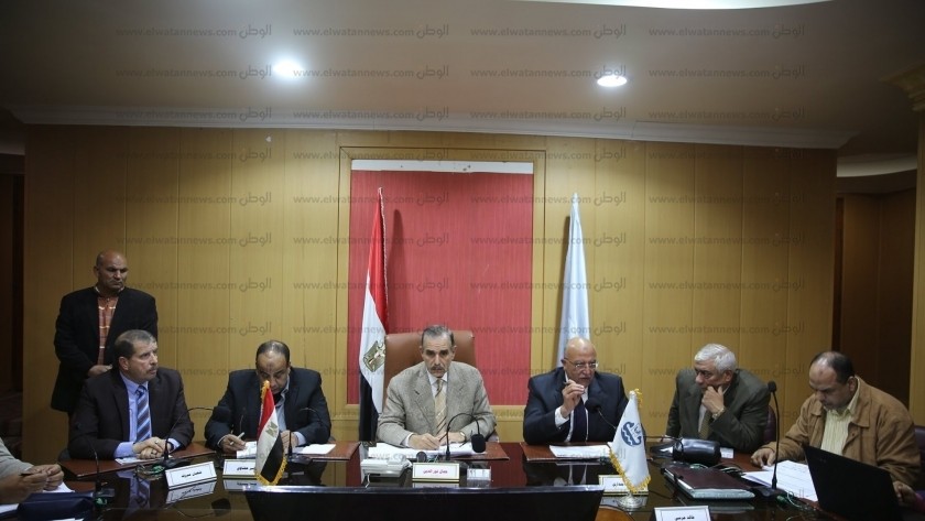 محافظ كفر الشيخ يناقش موقف تنفيذ مشروعات الخطة الاستثمارية