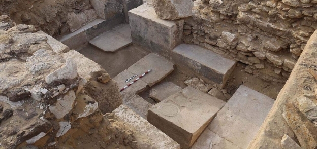 بالصور| كبير الأثريين يشرح أهمية اكتشاف مقبرة النبيل "خوي" في سقارة