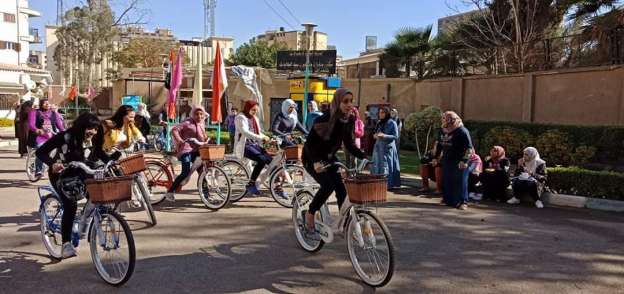 إنطلاق مهرجان ركوب الدراجات بمدينة طالبات جامعة القاهرة لأول مرة