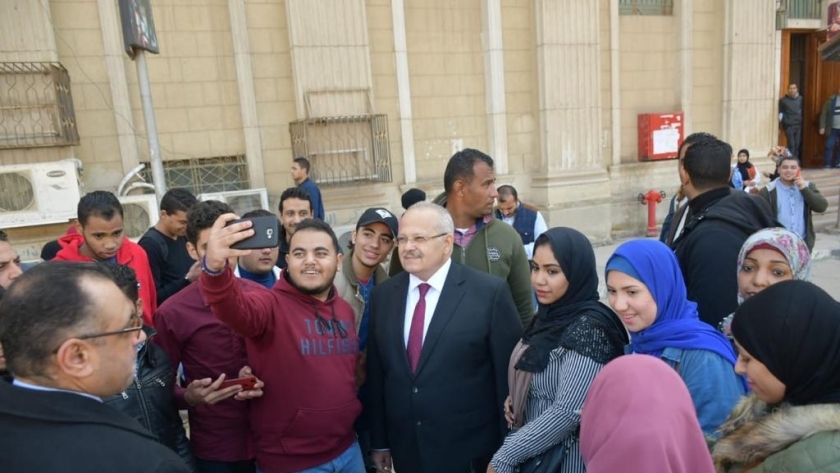 رئيس جامعة القاهرة يتفقد ختام ماراثون امتحانات مائتي الف طالب