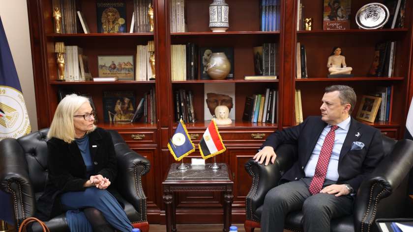وزير السياحة خلال لقائه مع مدير بعثة الوكالة الأمريكية للتنمية الدولية