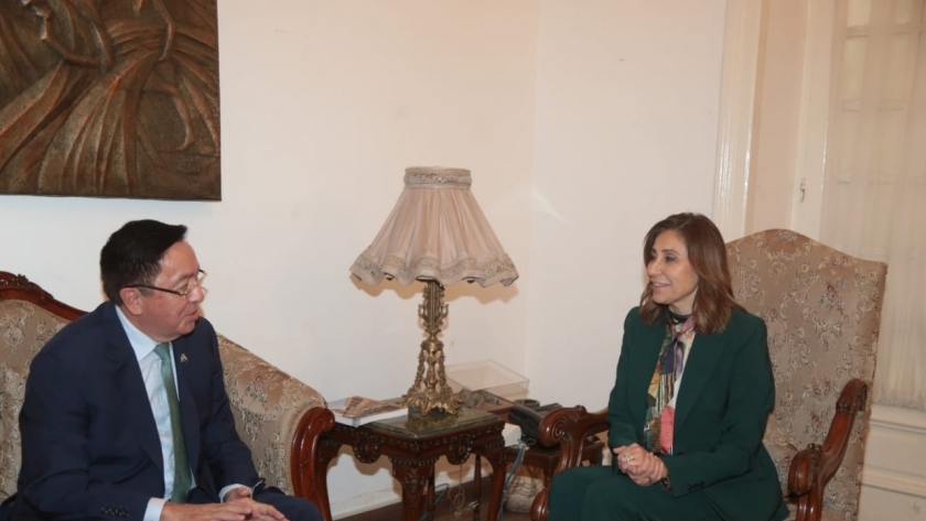 الدكتورة نيفين الكيلاني وزيرة الثقافة مع سفير كازاخستان