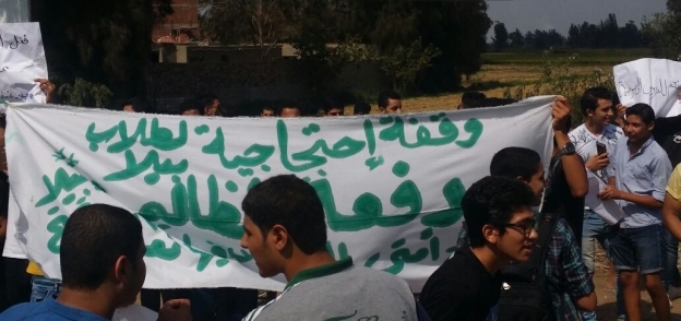طلاب في كفر الشيخ يؤيدون "الدروس الخصوصية": "المدارس مفيهاش تعليم"
