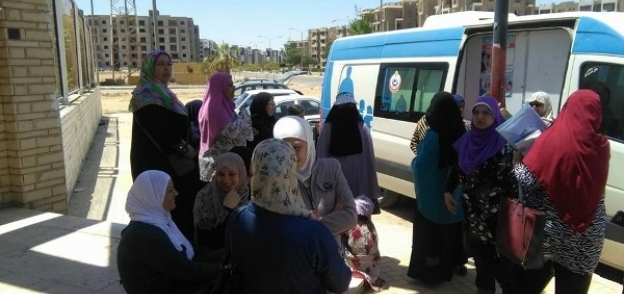 تنفيذ قافلة طبية للاجئات السوريات بمركز شباب الشمس بالعاشر من رمضان
