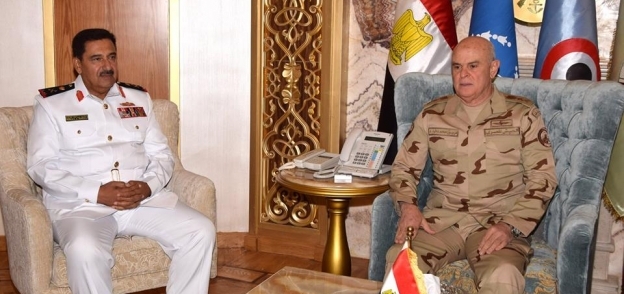 الفريق محمد فريد رئيس أركان حرب القوات المسلحة يلتقى مدير الإستخبارات العسكرية بمملكة البحرين
