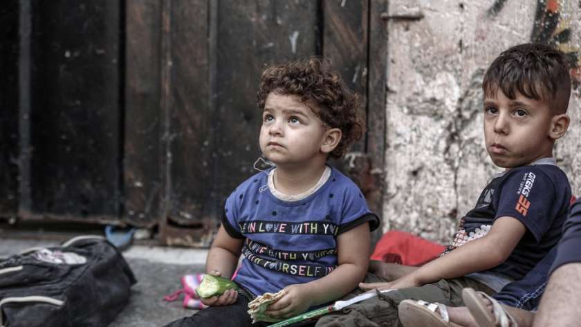 أطفال غزة «جوعى» بسبب نقص الإمدادات بفعل تواصل القصف