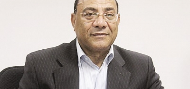 الكاتب الصحفي نبيل عمر