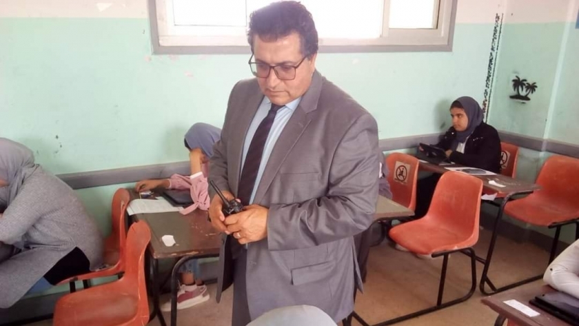 وكيل وزارة التربية والتعليم بمحافظة جنوب سيناء يتفقد لجنة مدرسة ابوزنيمة الثانوية