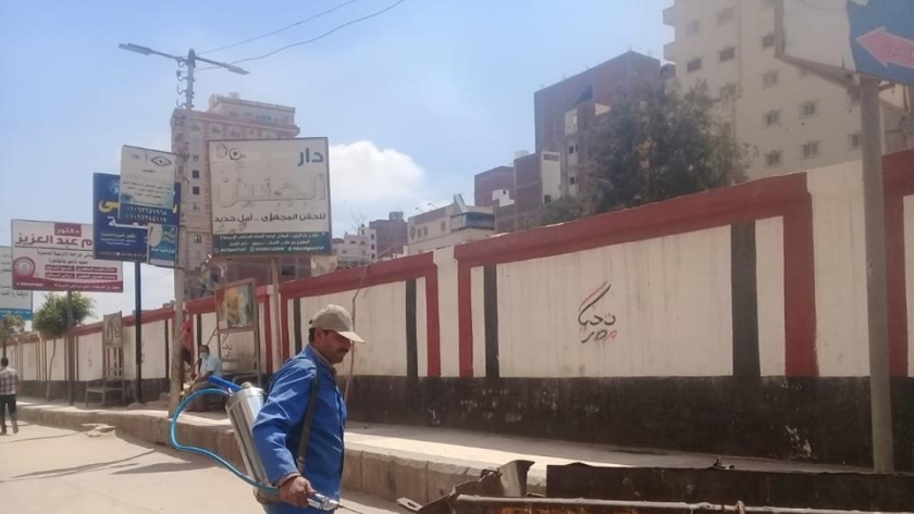 جانب من حملات الرش بالشوارع والمدن فى كفر الشيخ