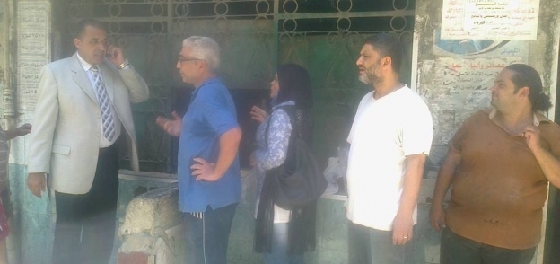 رئيس حي الجمرك بالإسكندرية يتفقد المخابز والمجمعات الإستهلاكية