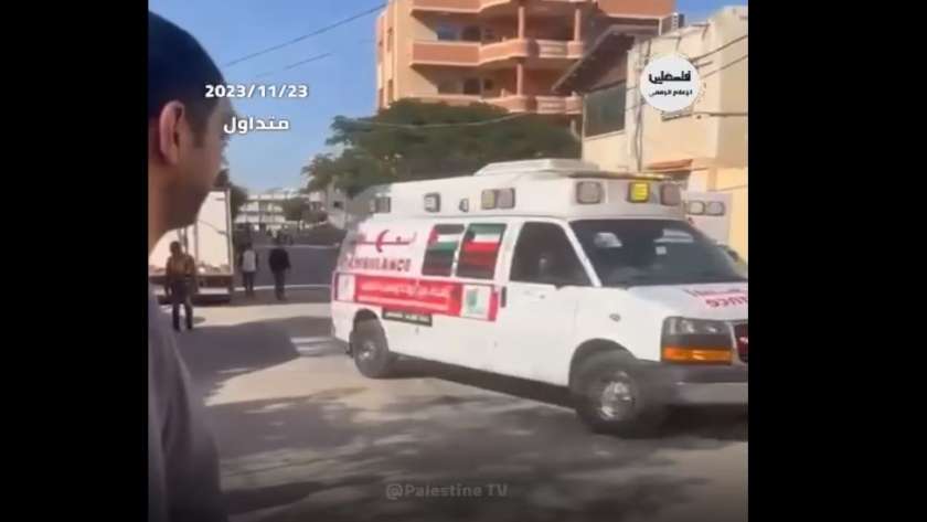 لحظة استهداف محيط المستشفى الكويتي جنوب قطاع غزة