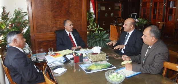 وزير الرى خلال لقاءه الدكتور حسين الامام