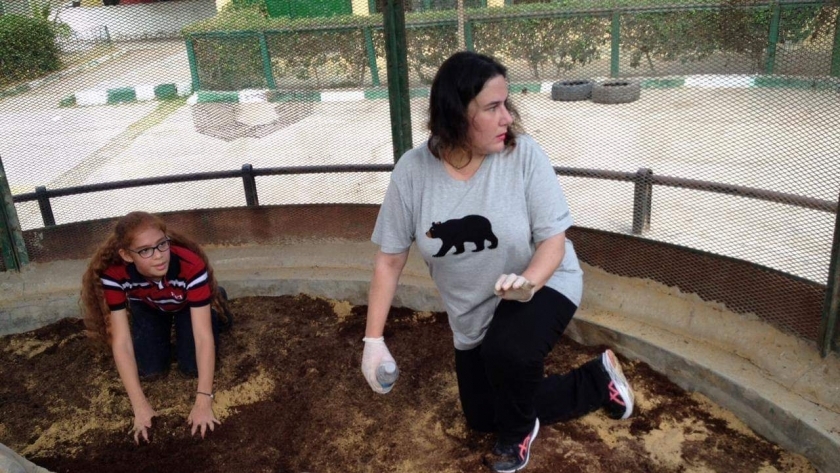 فريق إسكندرية ينظف حديقة الحيوانات
