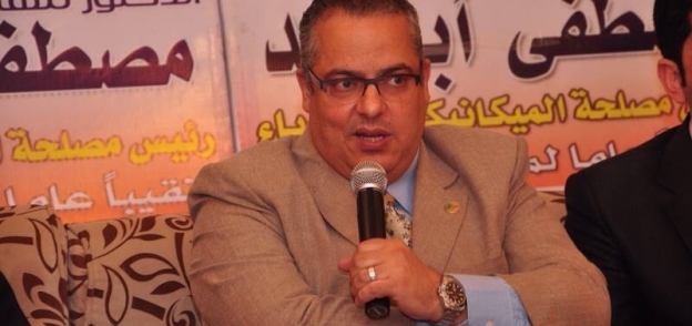 د مصطفى ابو زيد رئيس مصلحة الميكانيكا
