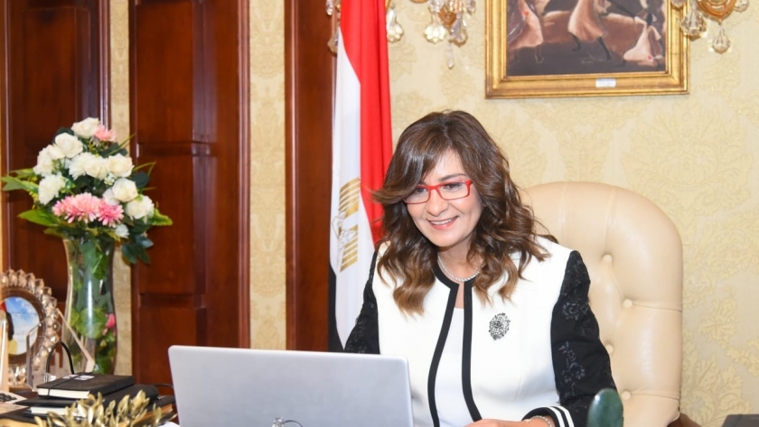 وزيرة الهجرة خلال حلقة نقاشية بحضور شباب المصريين الدارسين بالمملكة المتحدة