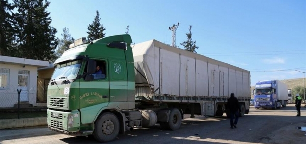 25 شاحنة مساعدات أممية تجتاز الحدود التركية إلى سوريا