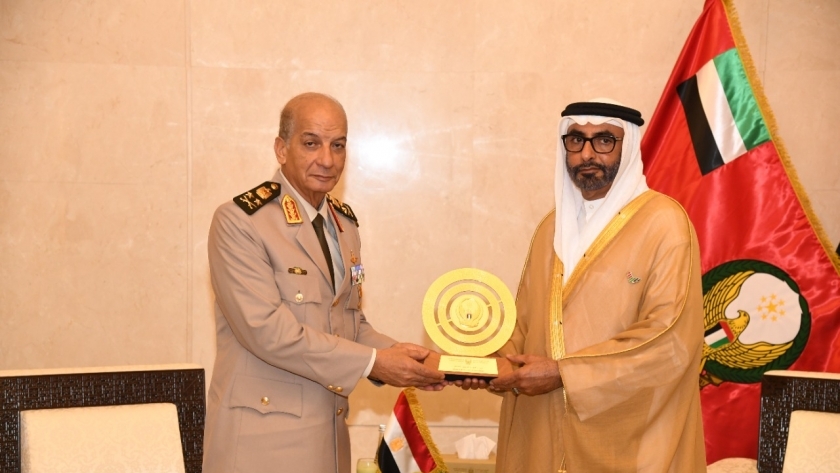 وزير الدفاع يعود إلى مصر عقب انتهاء زيارته الرسمية إلى الإمارات (فيديو)