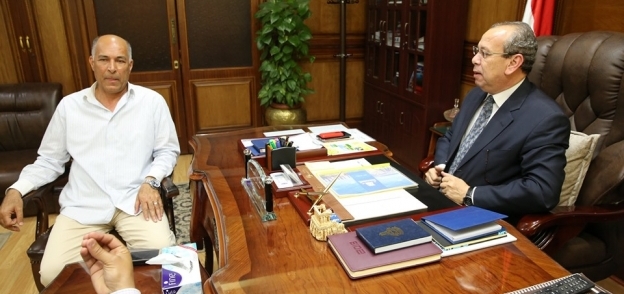 محافظ كفر الشيخ يلتقى وكيل  وزارة الكهرباء