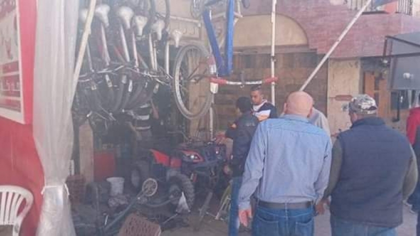 غلق محل تاجير دراجات حفاظا على صحة الأطفال من العدوي لكورونا في الإسكندرية