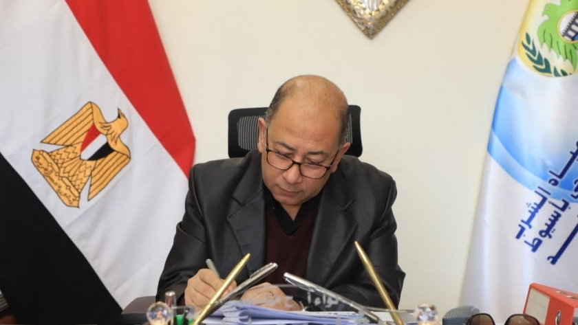 اللواء هشام درة رئيس مجلس إدارة مياه أسيوط والوادي الجديد