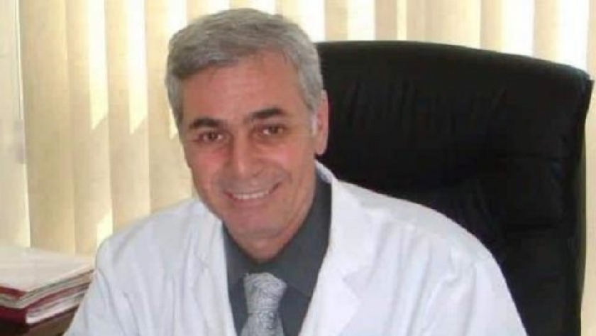 د.أحمد السيد رئيس وحدة أبحاث الجينوم بمستشفي أورام الأطفال 57357