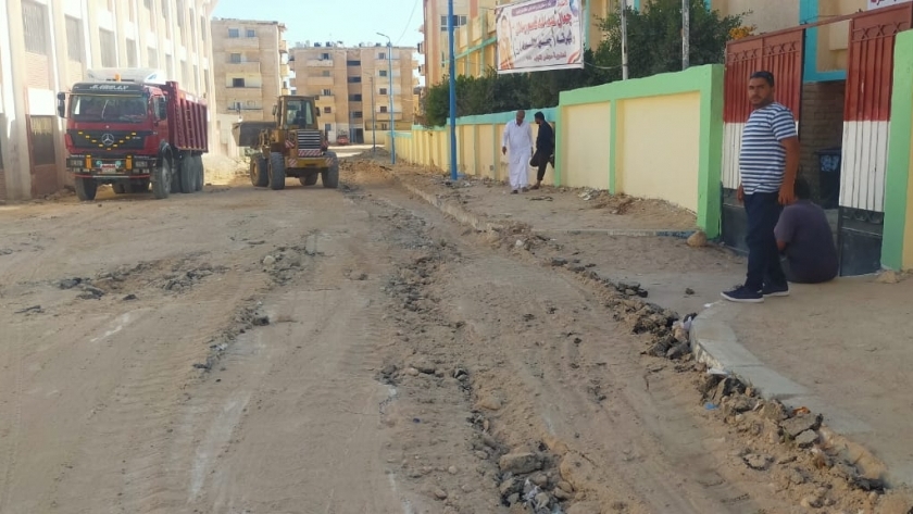جانب من تنظيف الشوارع امام المدارس بمطروح