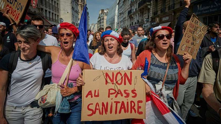 الاحتجاجات الفرنسية ضد الشهادة الصحية اللازمة لدخول المطاعم والمسارح والحفلات