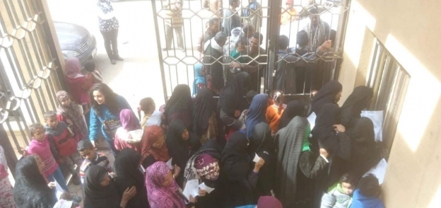 الاتحاد المصري لطلاب "صيدلة سوهاج" ينظم قافلة طبية في المراغة