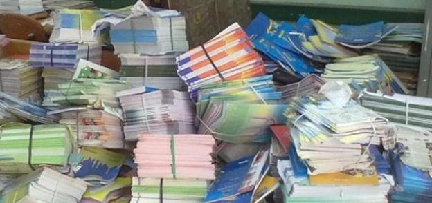 هجوم على قرار وزير التعليم بربط المصروفات بالحصول على الكتب المدرسية