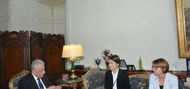 وزير التعليم مع سفيرة فنلندا