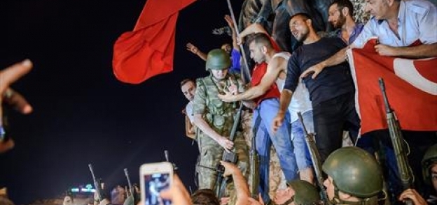 الأتراك في مواجهة الأنقلاب