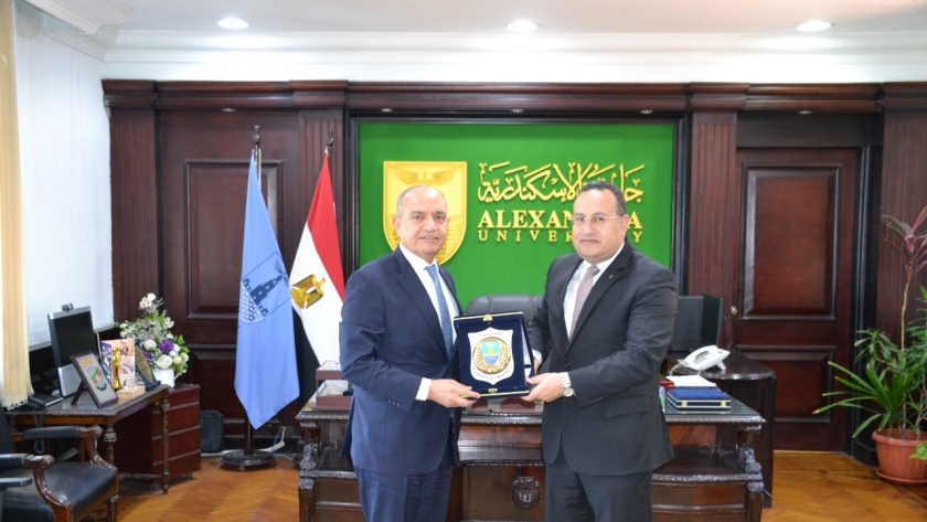 رئيس جامعة الإسكندرية يستقبل سفير المملكة الأردنية الهاشمية
