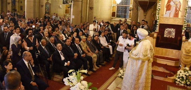 محافظ الإسكندرية يحضر قداس "عيد القيامة المجيد" بالكنيسة المرقسية