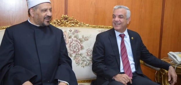 رئيس جامعة المنوفية يستقبل المستشار الأكاديمى لمفتى الديار المصرية
