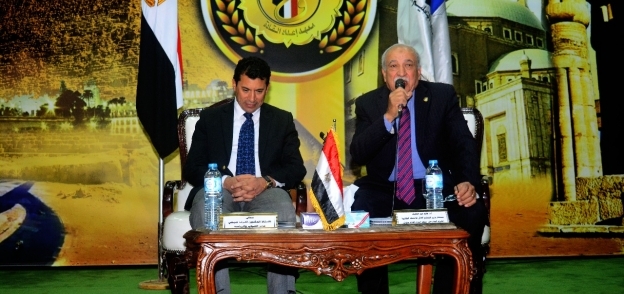 "صبحى" يلتقى شباب الجامعات المصرية بمعهد إعداد القادة بحلوان
