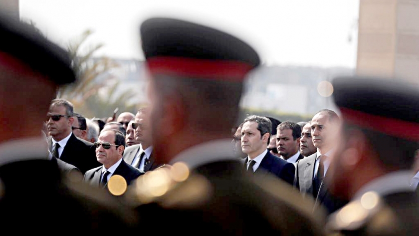 أشهر صورة في جنازة مبارك .. رويترز: عمرو عبدالله