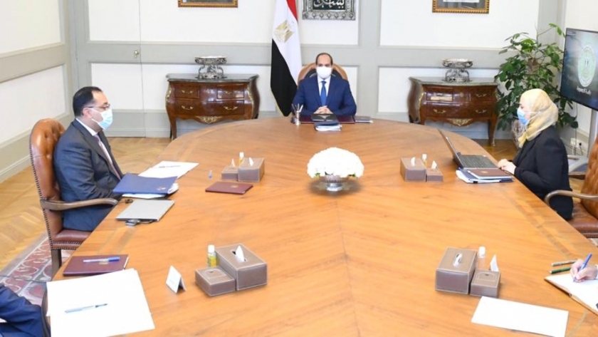 الرئيس السيسي خلال اجتماعه برئيس الوزراء ووزيرة التضامن
