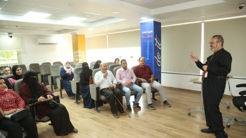 تدريب العاملين في كفر الشيخ على لغة الإشارة